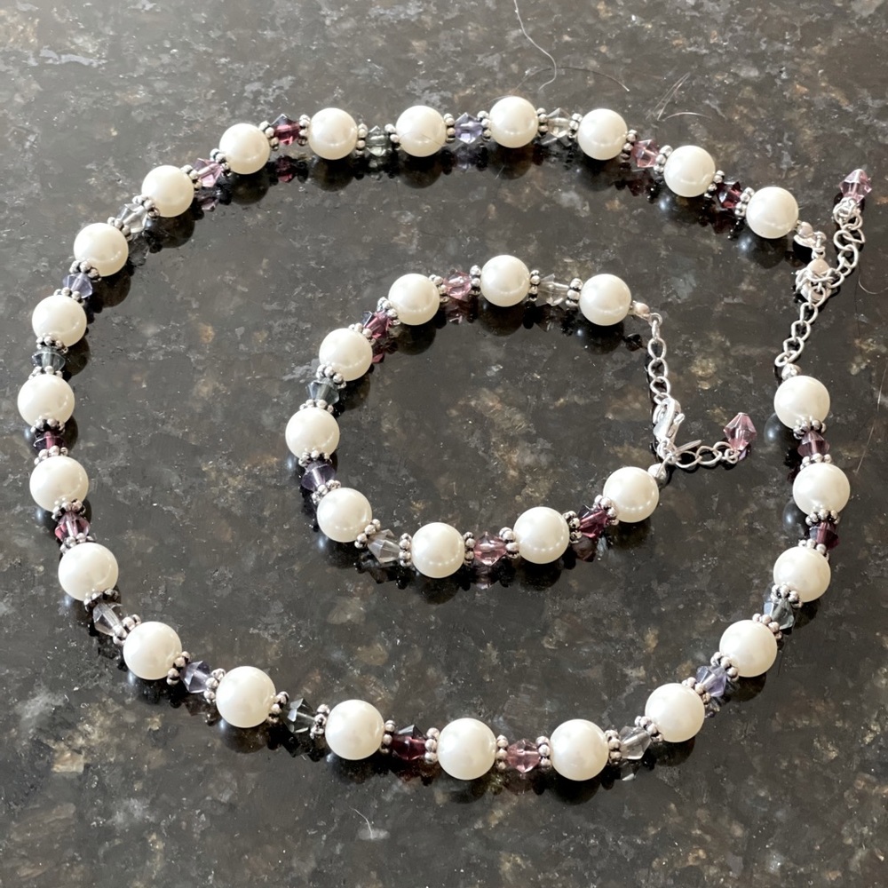 Set necklace and bracelet